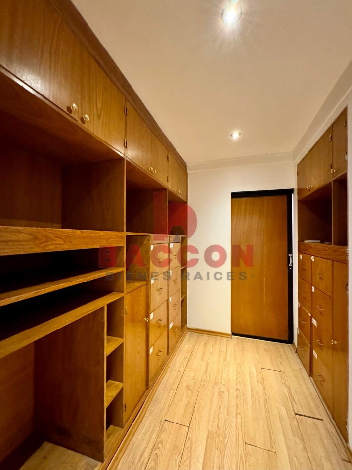 Venta Estudio Comercial 20de Febrero y Alsina - Microcentro