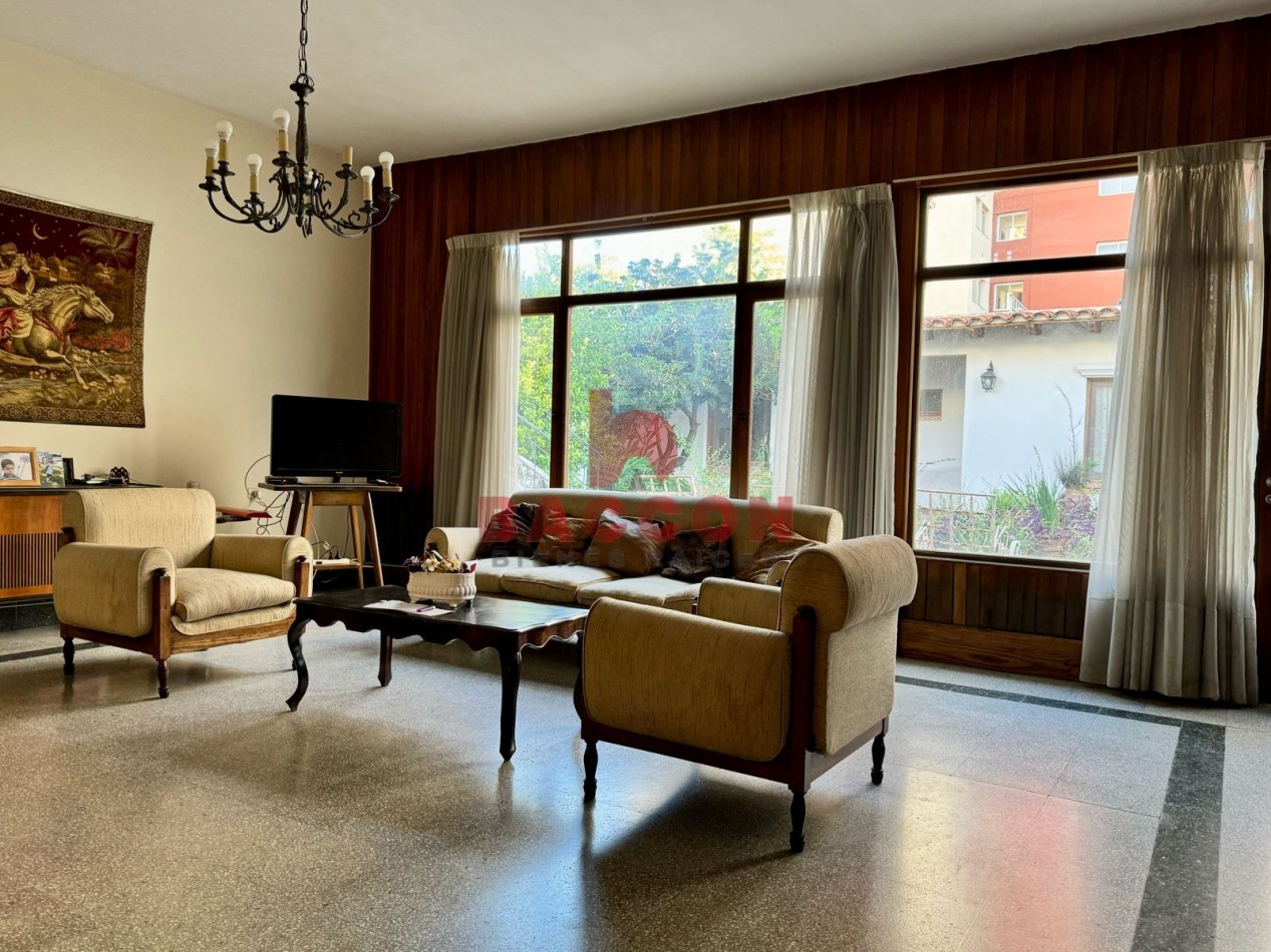 Venta Casa Av. Belgrano 1500