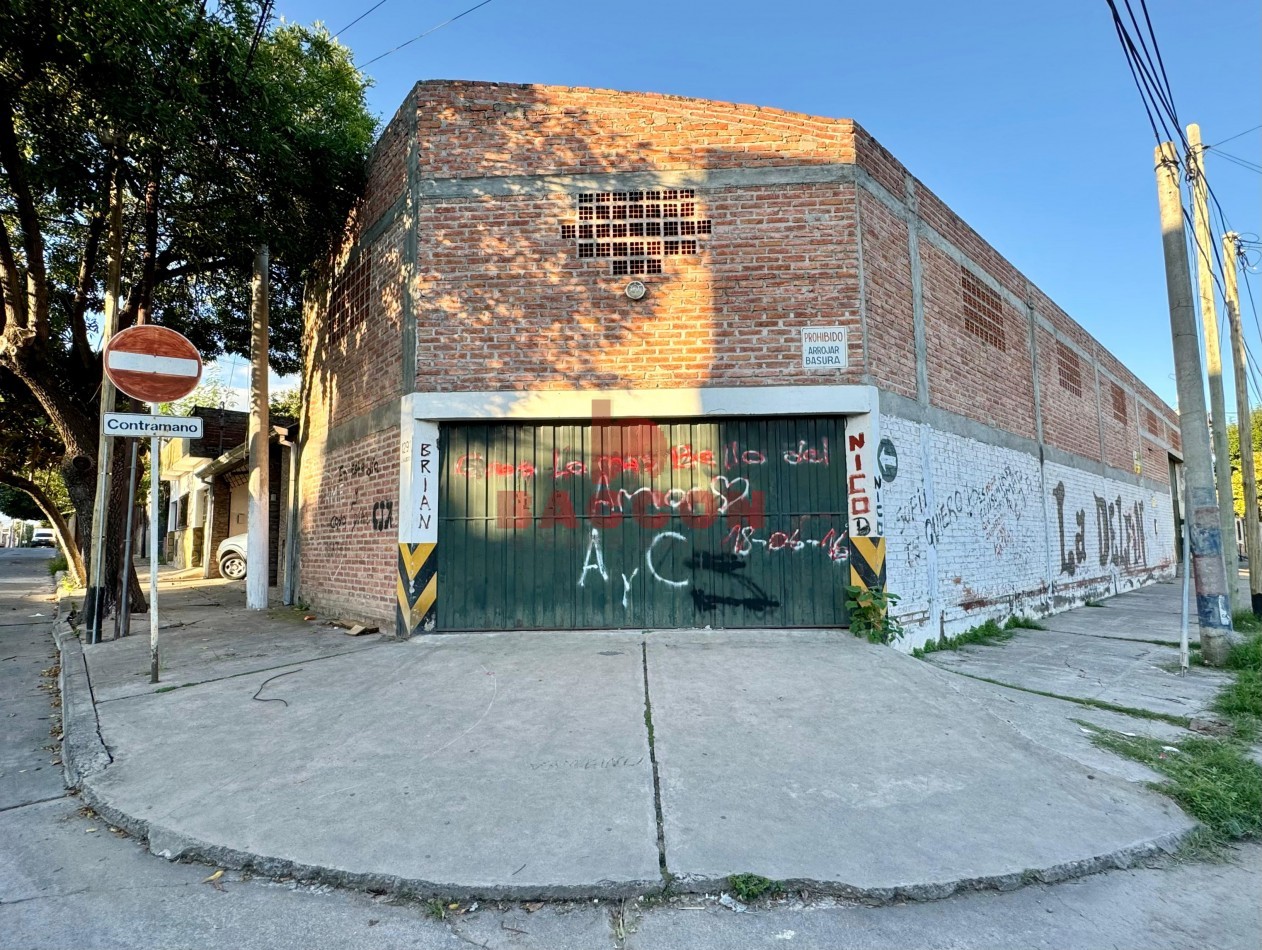 Venta Galpon Macrocentro Alberdi al 1200 - Zona Sur