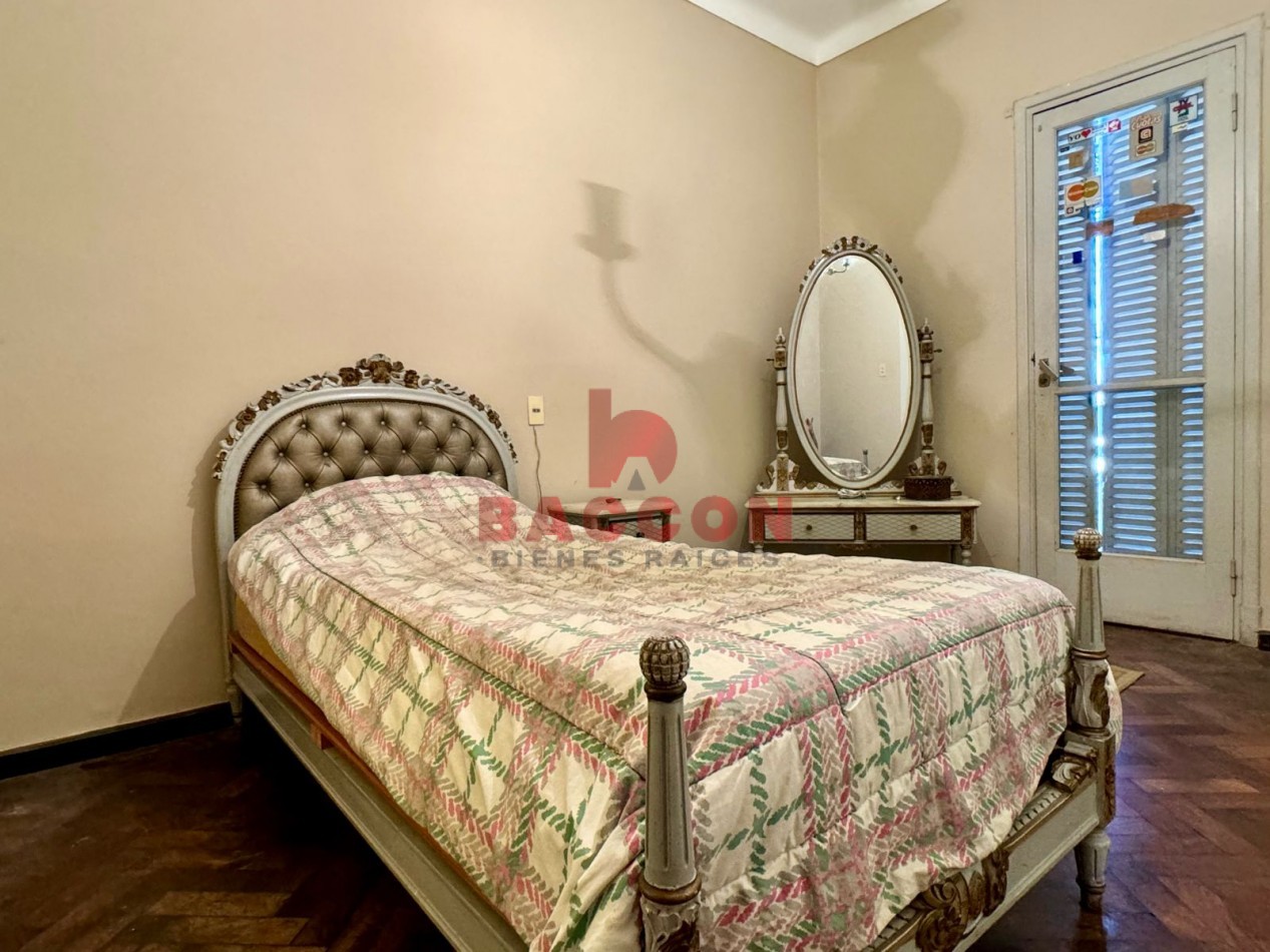Venta Casa Av. Belgrano 1500