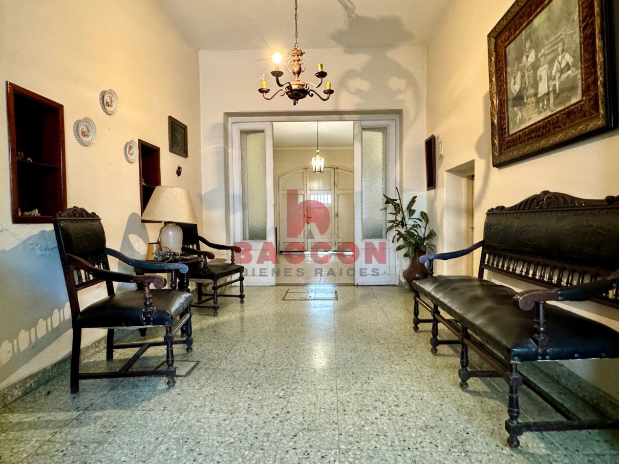 Venta Casa Av. Belgrano 1500