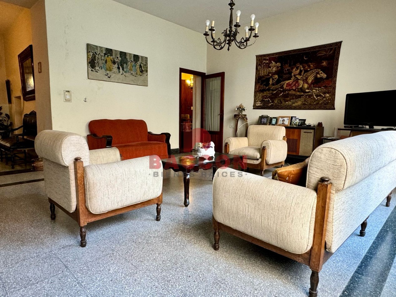 Venta Casa Av. Belgrano 1500